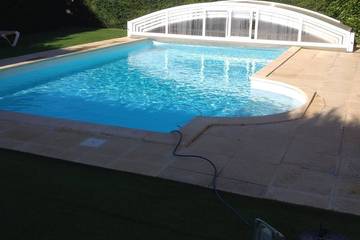 Gîte pour 6 personnes, avec jacuzzi et piscine ainsi que balcon et jardin à Compeyre