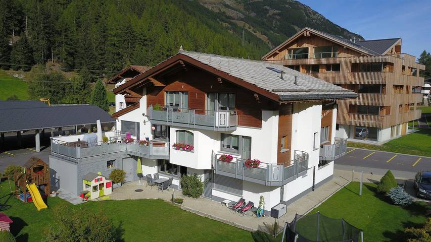 Gîte pour 6 personnes, avec jardin et balcon, adapté aux familles à Saas-Grund - 4