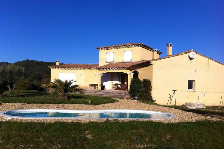 Location de vacances pour 7 personnes, avec terrasse et jardin à Saint-Théodorit