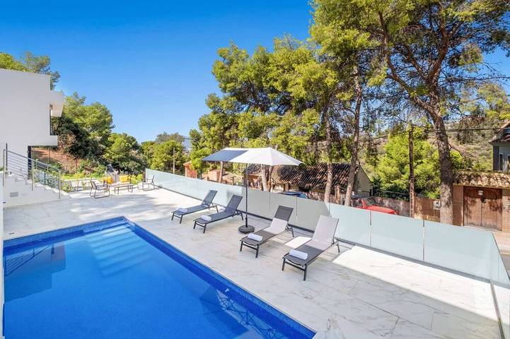 Villa für 10 Personen, mit Garten und Pool in Malaga
