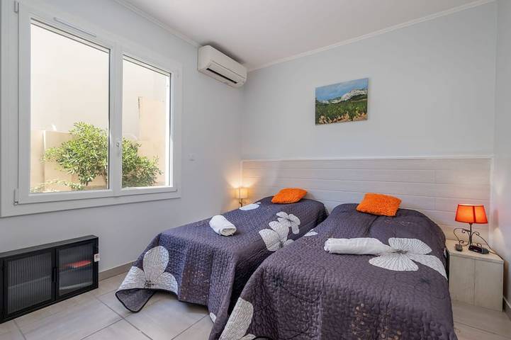 Gîte pour 4 personnes, avec terrasse dans Port De La Pointe Croisette - 3