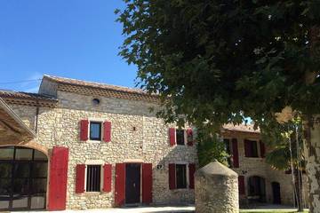 Gîte pour 10 personnes, avec terrasse et jardin à Marsanne