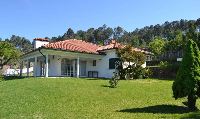 Location de vacances pour 6 personnes, avec jardin ainsi que piscine et vue dans Paredes de Coura - 3