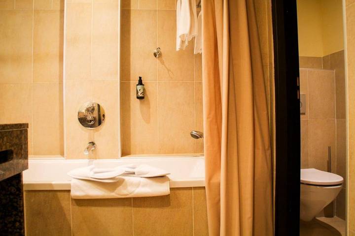 Hôtel pour 3 personnes, avec vue ainsi que vue sur le lac et jardin, animaux acceptés à Yvoire - 2