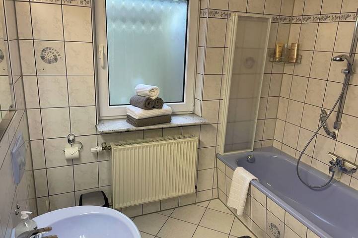 Ganze Wohnung, Ruhige Südwohnung mit Terrasse, Badesee zu Fuß erreichbar in Forchtenberg, Hohenlohe