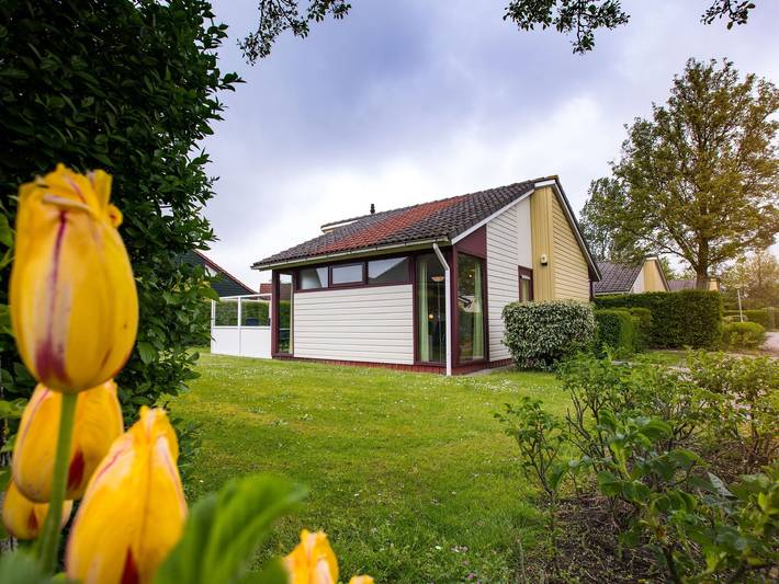 Vakantiehuis voor 4 personen, with terras and tuin as well as zwembad, kindvriendelijk in Heinkenszand