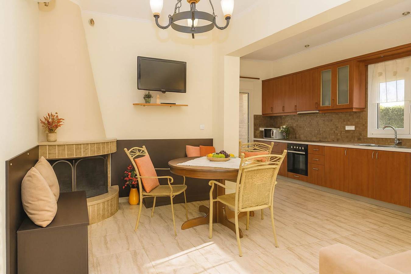 Ganze Wohnung, Cozy flat in an olive grove 1.5km to a sandy beach in Messenien