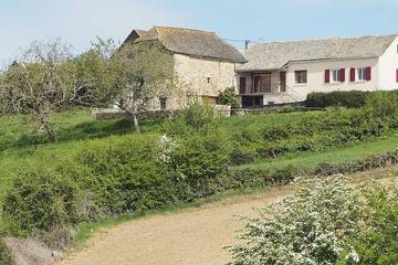 Gîte pour 4 personnes, avec jardin à Pradinas