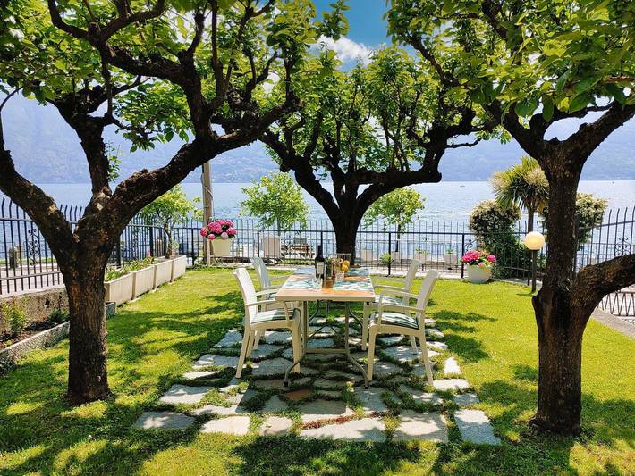 Ferienwohnung für 4 Personen, mit Terrasse und Garten sowie Seeblick und Ausblick in Comune di San Siro