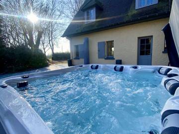 Gîte pour 14 personnes, avec jardin ainsi que jacuzzi et terrasse dans Département Nord