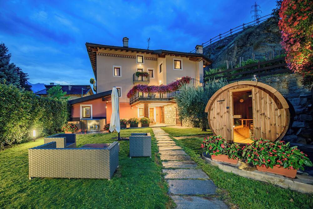 Mountain villa for families / groups (4-16 guests) in Comune di Chambave, Wallisian Alps