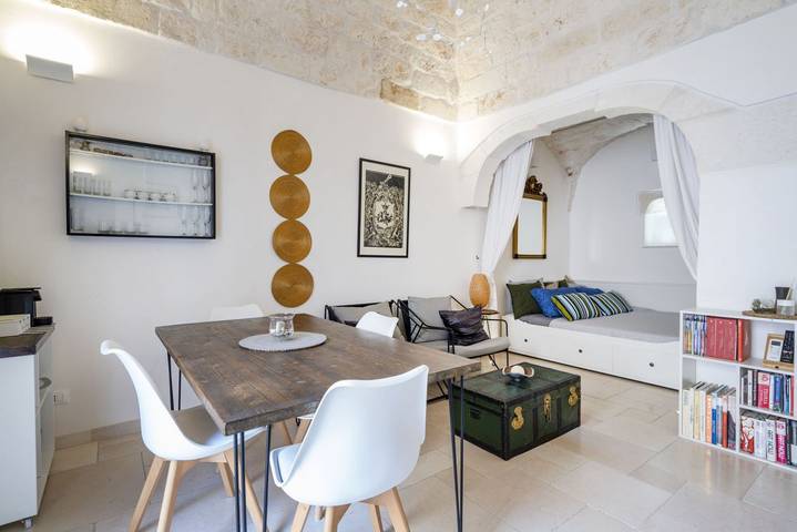 Appartamento intero, GuestHost - Casa Sunset - Amazing Ostuni view & two terraces in Ostuni, Salento