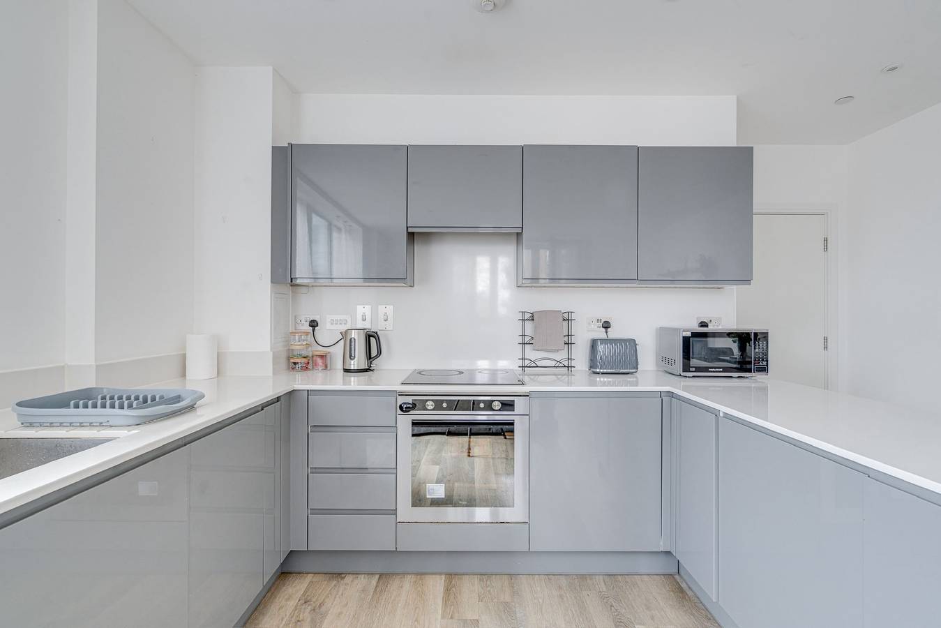 Entire holiday apartment, Battersea 2-Bed Apt, Sleeps 4 with Wifi in Wandsworth, London