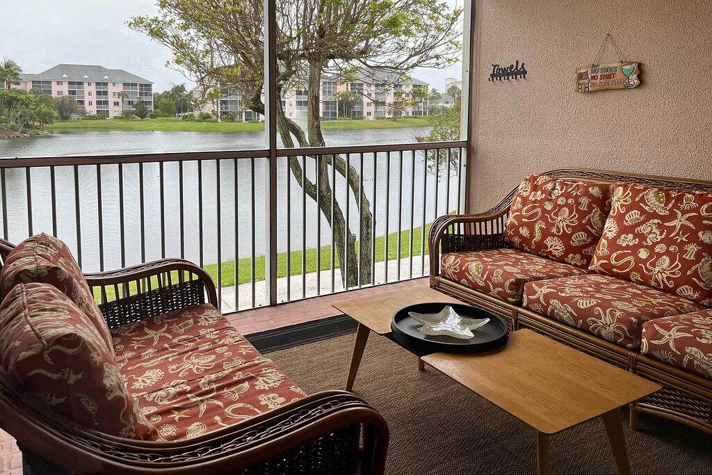 Ganze Wohnung, Jupiter Bay Condo w/ Pool < Half Mile to Beach! in Jupiter, Palm Beach County
