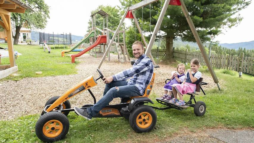 Ferienwohnung für 4 Personen, mit Garten und Pool sowie Sauna, mit Haustier in der Oststeiermark