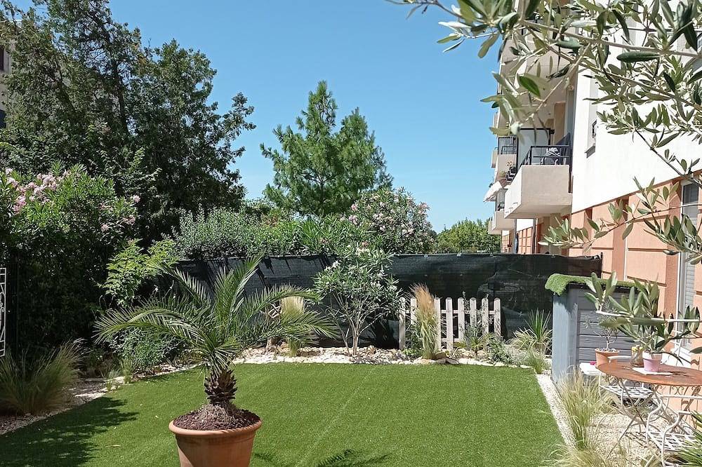 Entire apartment, Apartment on the ground floor in a beautiful secure residence. in Carpentras, Vaucluse