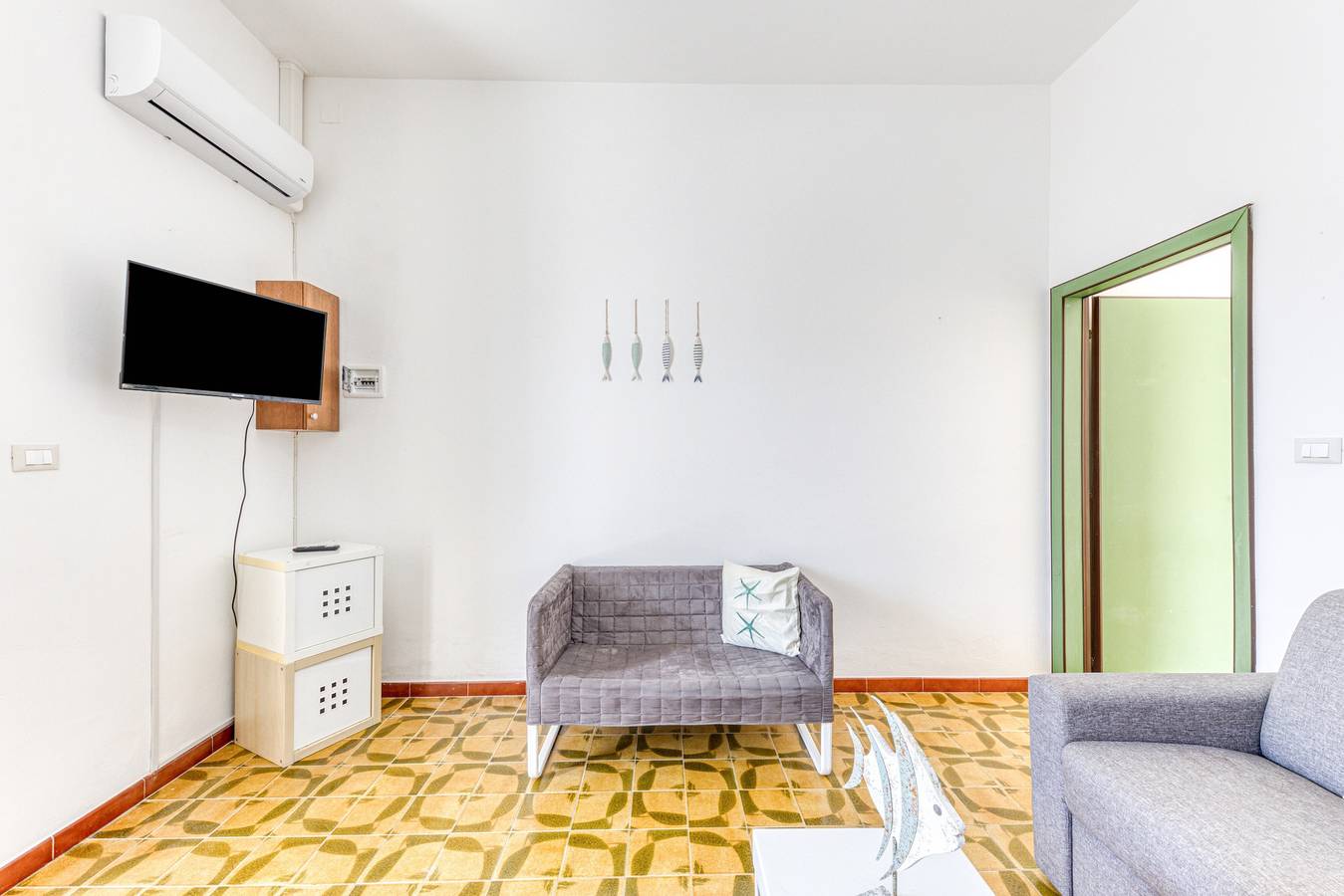 Apartamento entero, Apartamento 'Dimora Ristola' con vistas al mar, terraza privada y aire acondicionado. in Leuca, Castrignano del Capo