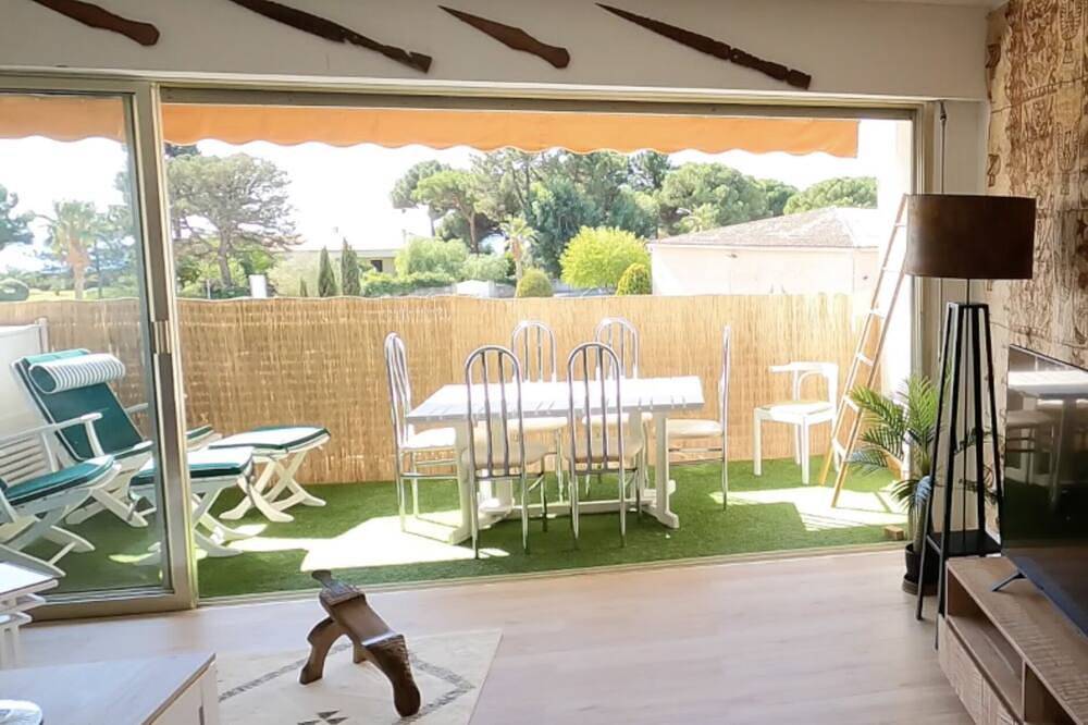 Entire apartment, Le cosy Corse: superb apartment with sea view. 300m from the beach, all on foot. in Sagone, Vico