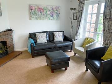 Vacation Rental for 4 Guests in Cranborne Chase, South West England, Picture 2