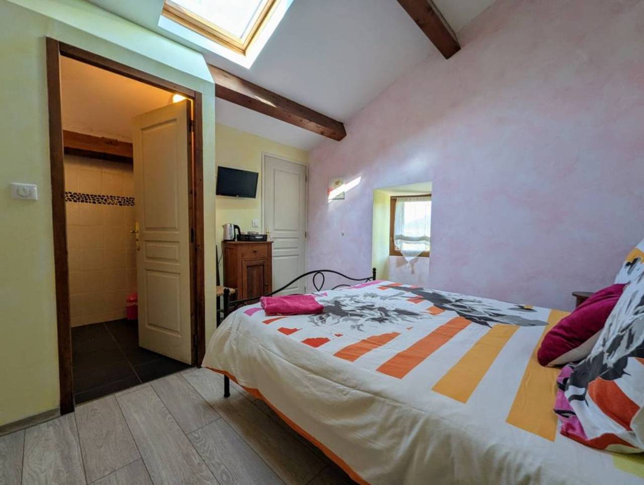 Chambres d'hôtes - Endurme avec vue sur la montagne, Wi-Fi et climatisation in Mostuéjouls, Parc naturel régional des Grands Causses