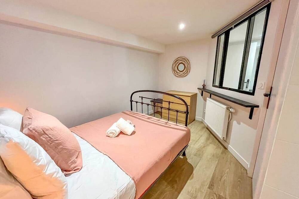 Entire apartment, Escape: Jacuzzi & Sauna in Tassin-la-Demi-Lune, Rhône