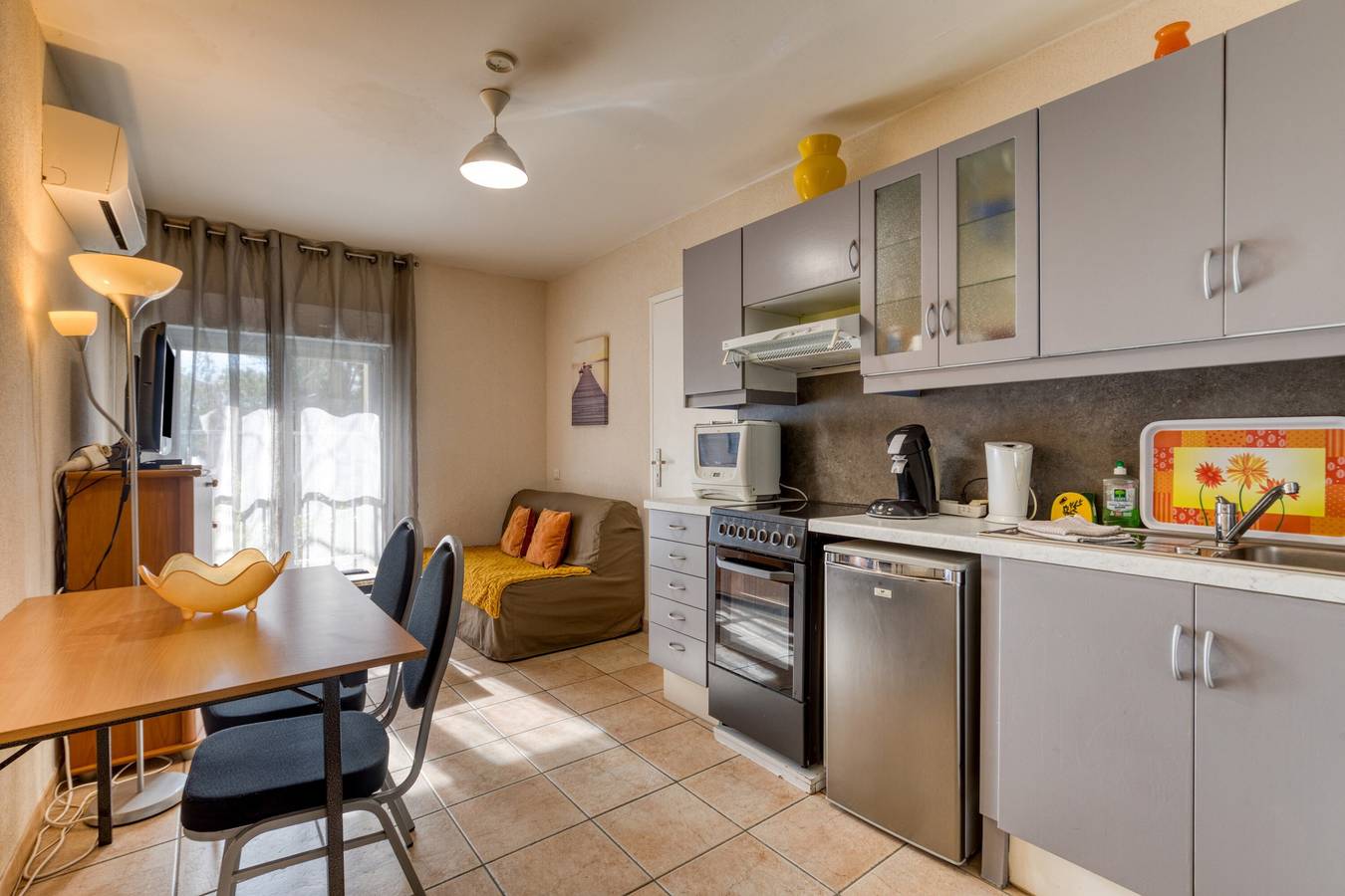 Apartamento entero, Gîte Romarin en el Domaine de l'Enclos, cerca del mar y Montpellier in Mireval, Côte d'Améthyste