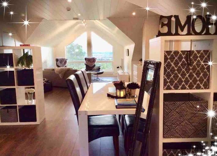 Ferienwohnung für 4 Personen, mit Ausblick und Terrasse in Alta