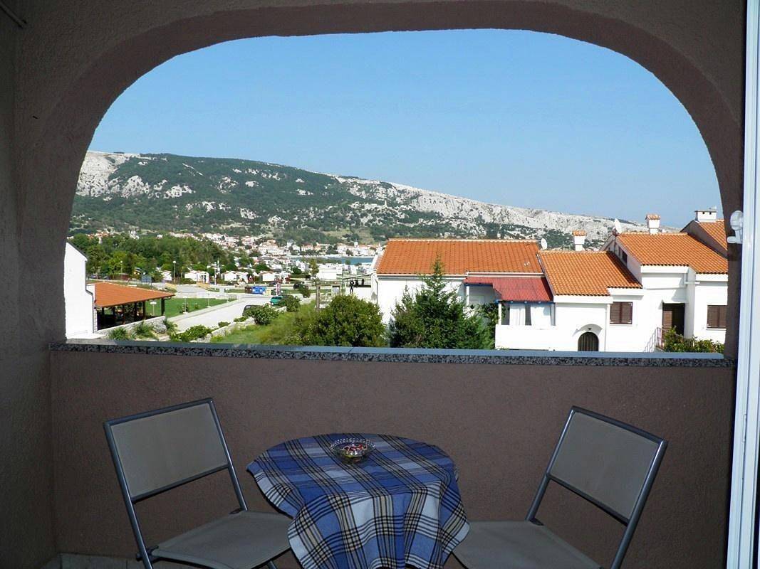 Entire holiday apartment, Holiday flat in Baška with private balcony and sea view in Zarok, Baska