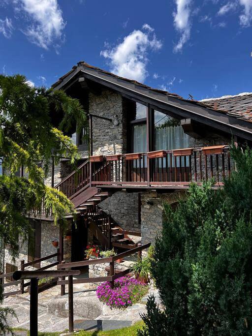 Casa vacanza per 5 persone, con Balcone e Terrazza nonché Giardino e Panorama a Comune di La Salle