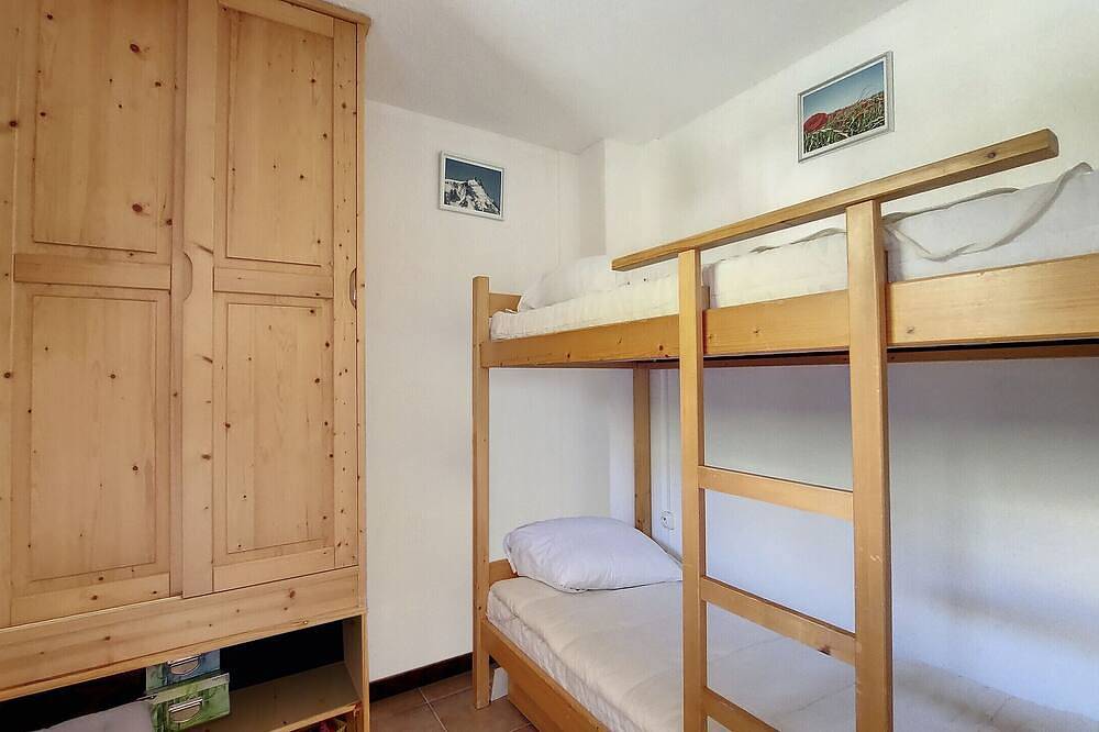 Entire apartment, Flat Orée 32B - Montriond - Sleeps 4 - Mountain view - Close to ski lifts in Montriond, Les Portes du Soleil