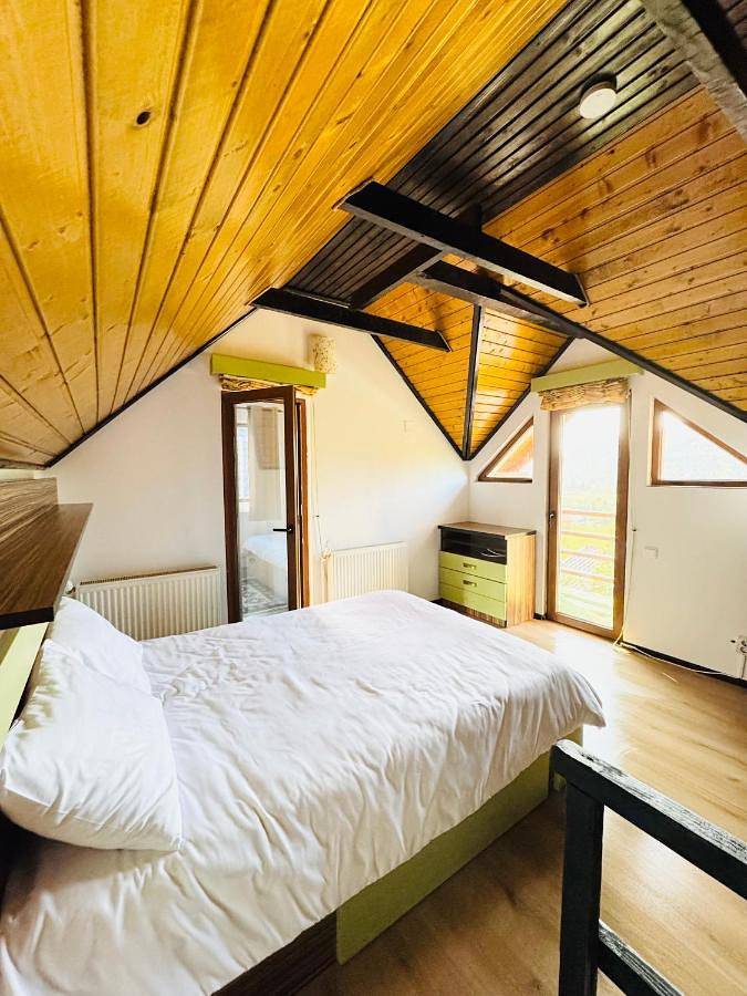 Gîte pour 6 personnes, avec vue et jardin dans Dorna-Arini - 3