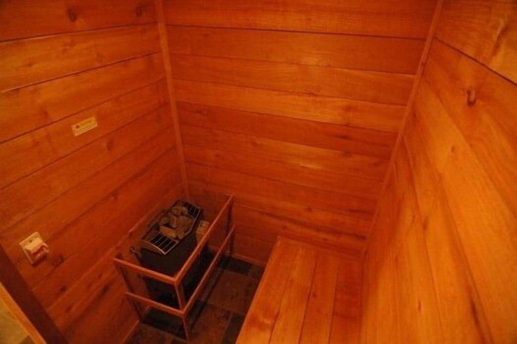 Am Fluss und in der Nähe der Innenstadt von Gatlinburg mit Wifi, Sauna und Whirlpool in Gatlinburg, Sevier County