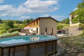 Gîte pour 10 personnes, avec jardin, animaux acceptés à Saint-Amand-de-Coly