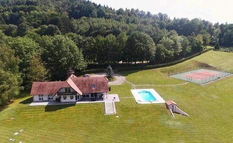 Location de vacances pour 10 personnes, avec piscine ainsi que vue et jardin à Le Saulcy - 2