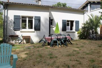 Location de vacances pour 6 personnes, avec jardin, animaux acceptés à Saint-Hilaire-la-Palud