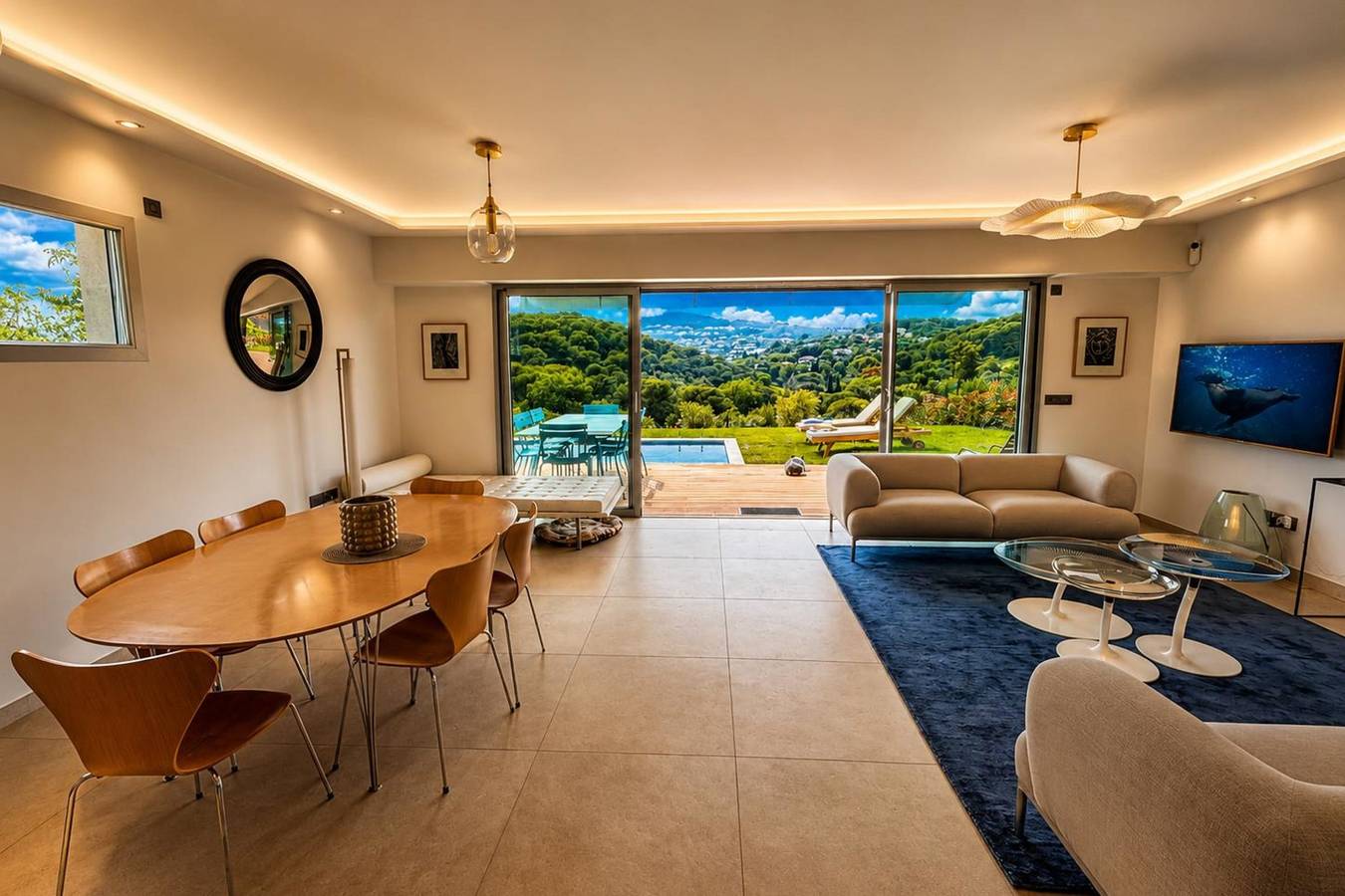 Contemporary luxury villa in Antibes – 3 bedrooms – 6 guests – Pool & parki in Antibes, Mediterranean Coast (France)
