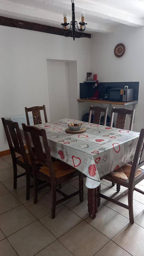 Location de vacances pour 4 personnes, avec jardin et piscine à Savigné - 3