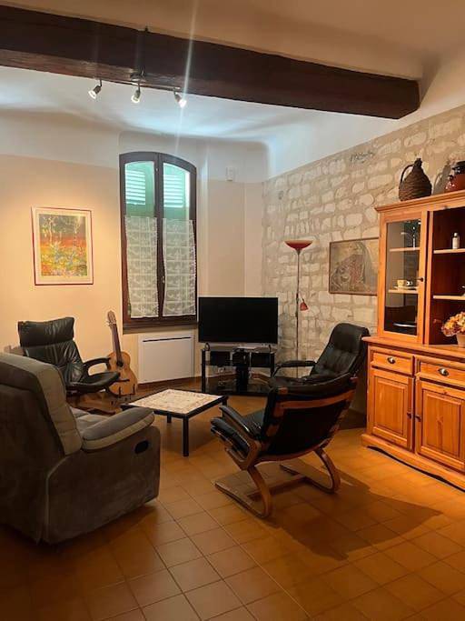 Location de vacances pour 4 personnes, avec terrasse dans Arenes D Arles - 2