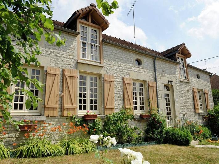 Location de vacances pour 6 personnes, avec Terrasse et Jardin à Bligny