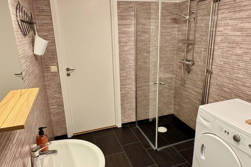 Waterfront house in Bengtsfors 2.5 km from stores and trailer ramp in Bengtsfors, Dalsland