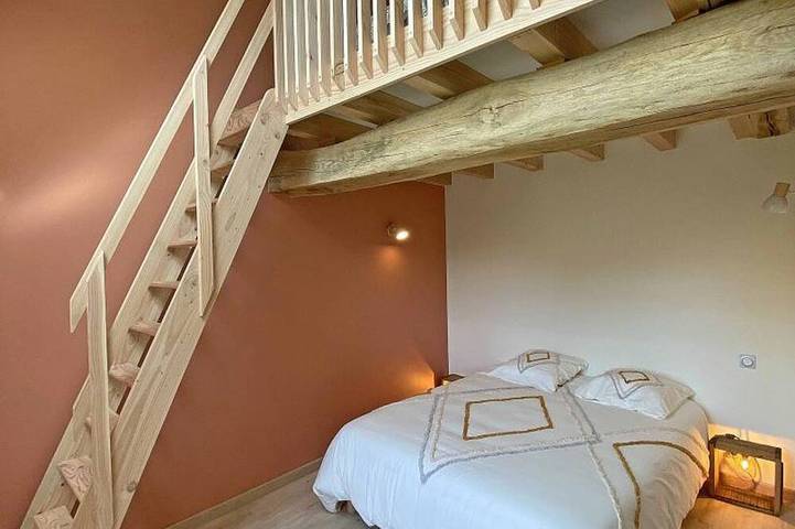 Gîte pour 11 personnes, avec terrasse et jardin à La Mesnière - 4