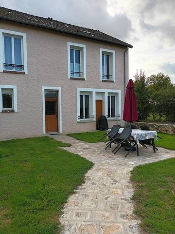 Gîte pour 5 personnes, avec jardin à Chailly-en-Bière