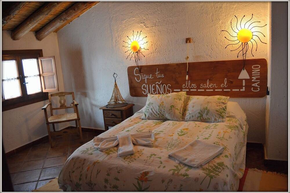 La Carrihuela Amarilla Country House in Algodonales, White Villages