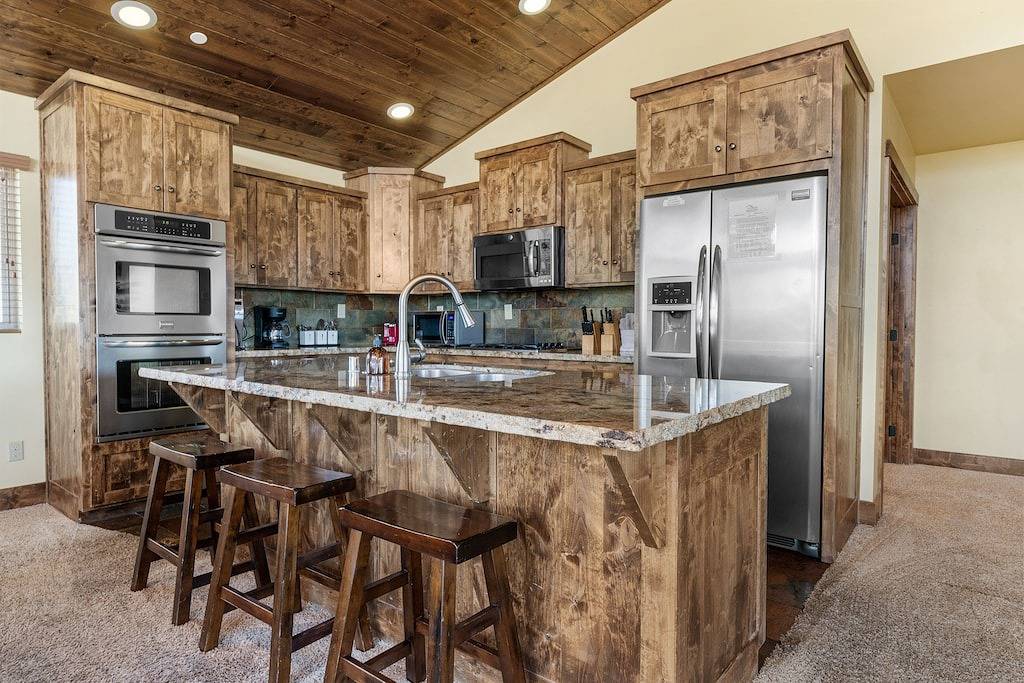 Sky High Retreat - Atemberaubende Aussicht auf den See mit Pool-Tisch und Outdoor-Spa! in Snow Summit, Big Bear Lake