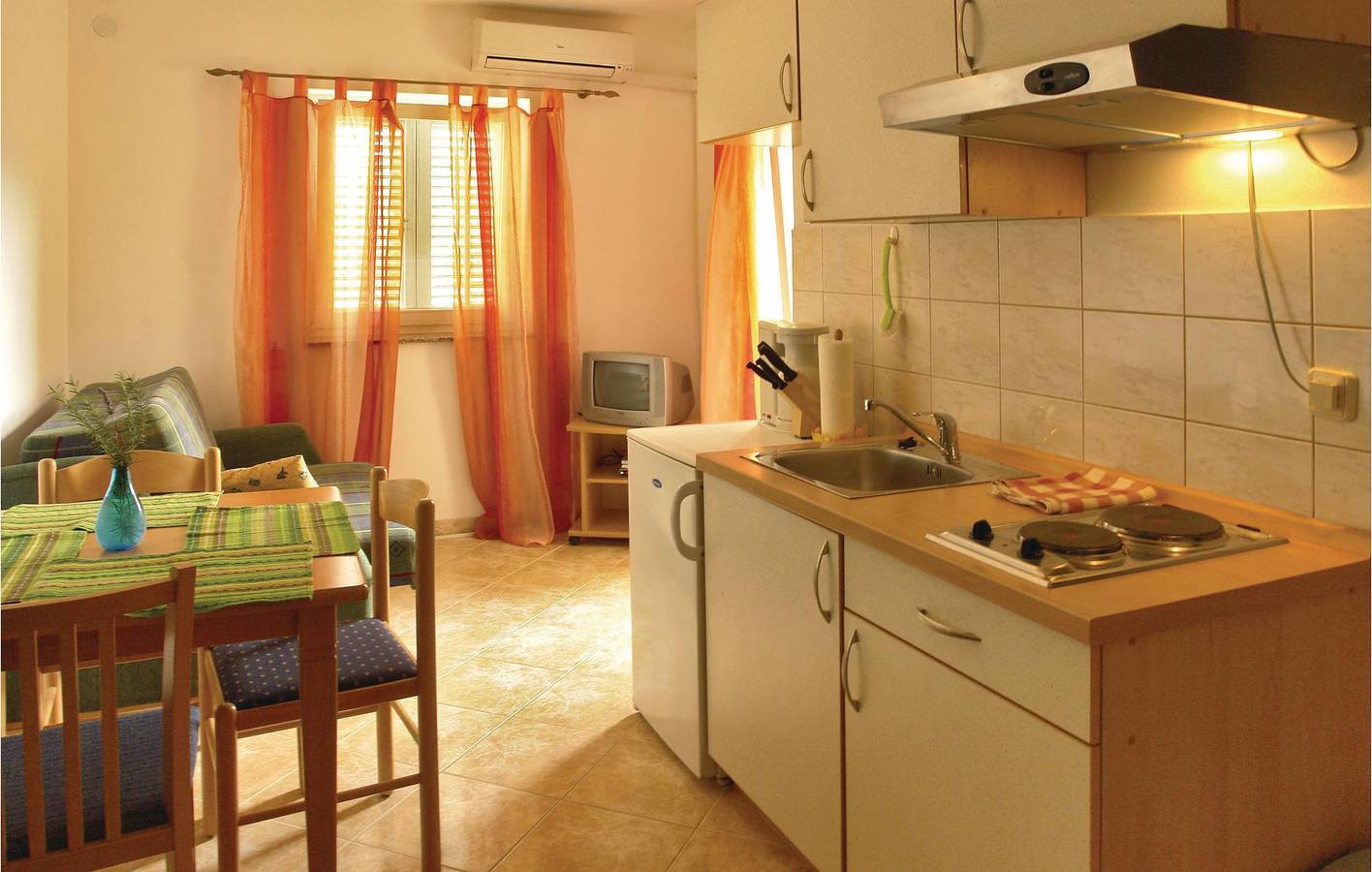Ganze Ferienwohnung, Ferienwohnung für 4 Personen mit Terrasse in Cizici, Krk