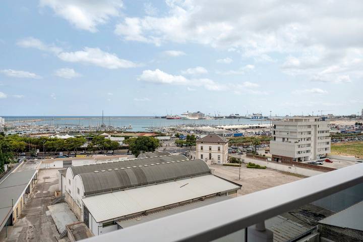 Entire apartment, Apartment 'U Gnore - Polpo Room' with Sea View, Wi-Fi and Air Conditioning in Bari, Bari Province