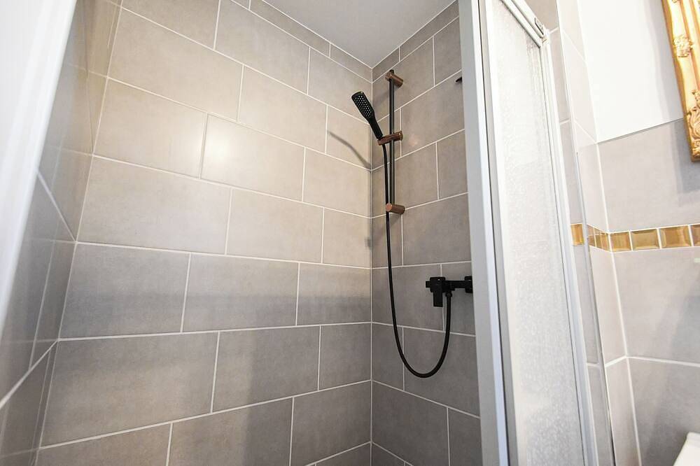 Naturnahes Tiny House mit Grillplatz – haustierfreundlich & seenah in Garden (Lohmen), Lohmen