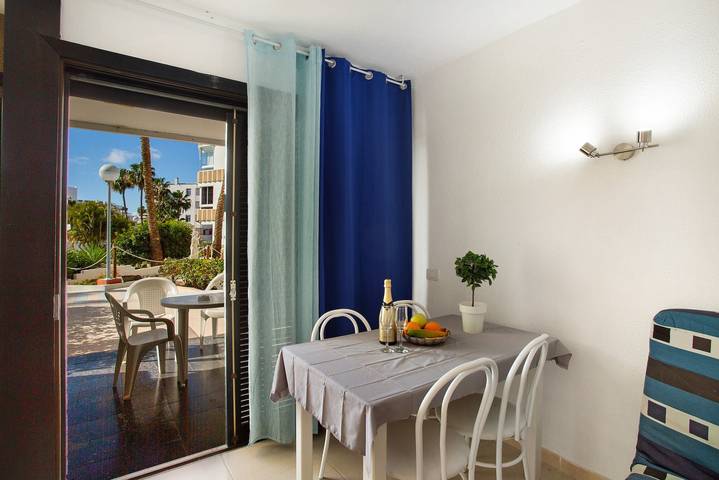 Appartement entier, Appartement de vacances 'Casa Gigi' avec piscine partagée, terrasse privée et Wi-Fi in Maspalomas, San Bartolomé de Tirajana