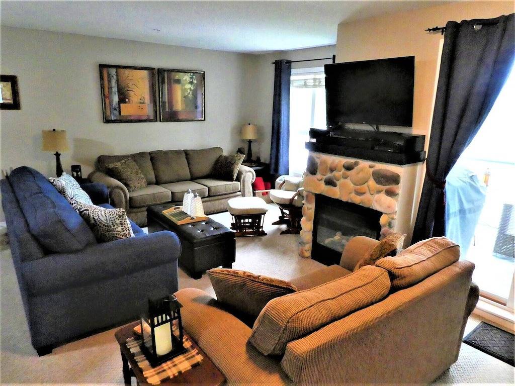 Ganze Wohnung, Mountain View Condo, 7+ Night Disc%, 2 Balconies, 2 King Br, 2 Bath-Pool/Hot Tub in Radium Hot Springs, Kootenay-Nationalpark