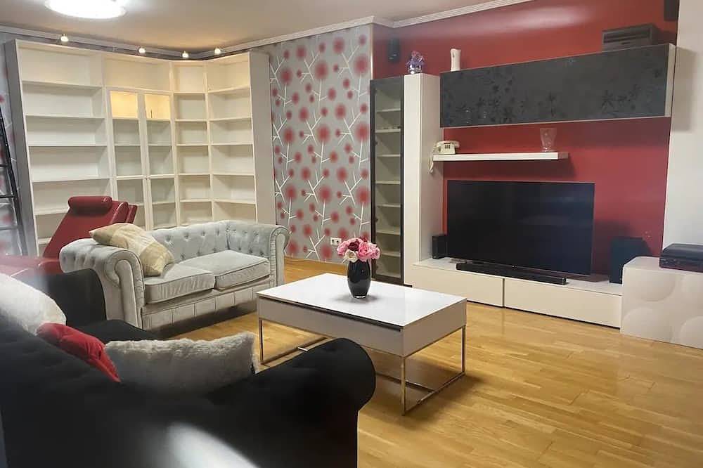 Casa con Jardin 300m2 La Casa de Mauriz in Ponferrada, El Bierzo